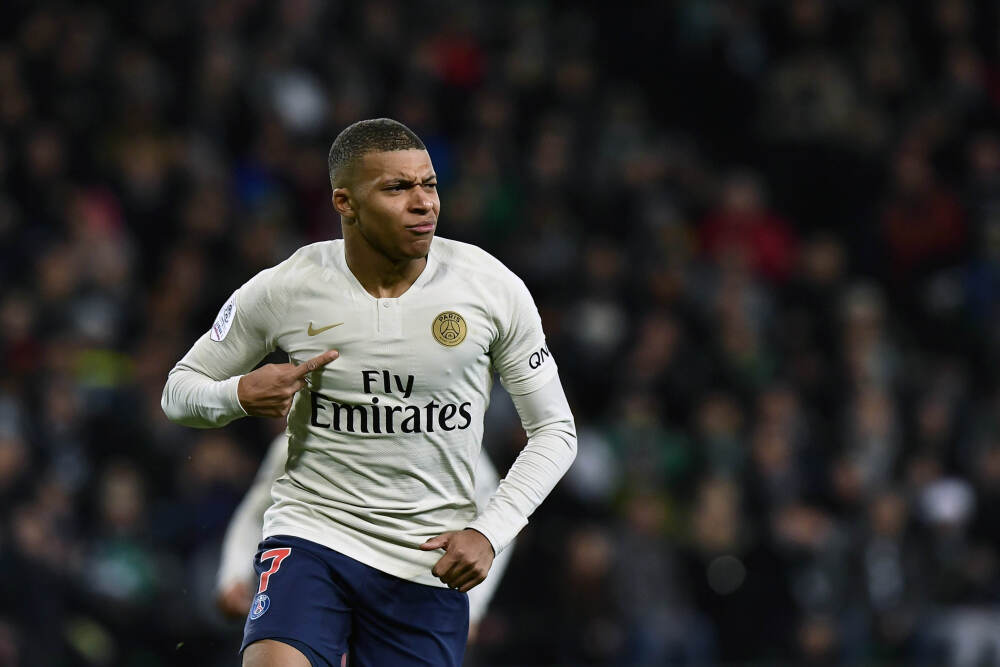 1983年庄则栋亲笔致信万里副总理提出两点要求，收到信后万里很快作出批示回应！